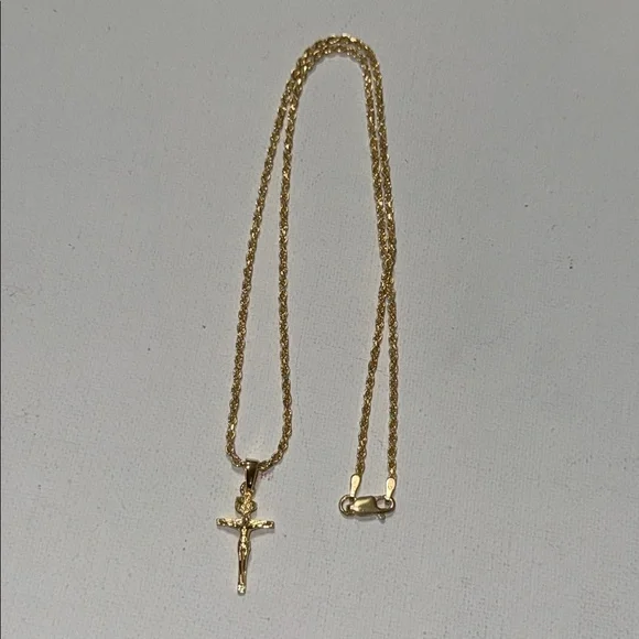 Elegant 925 sterling silver Gold Cross Pendant Necklace 18’ - Picture 7 of 13